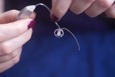 Sağır işitme cihazı