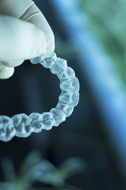 Görünmez diş diş aligners