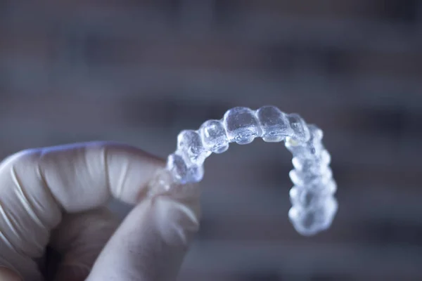 Görünmez diş diş aligners