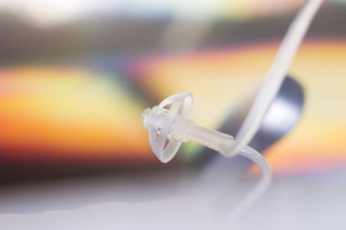 İşitme cihazı yakın çekim izole