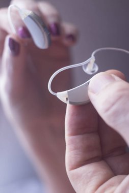 Sağır işitme cihazı