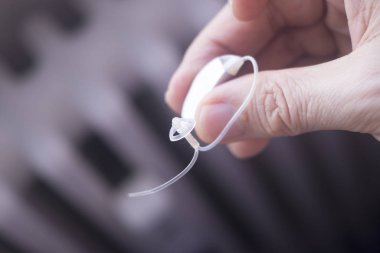 Sağır işitme cihazı