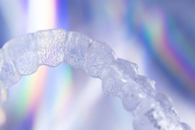 Görünmez plastik estetik dişçilik diş teli diş düzenleyicileri..