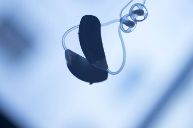 Sağırlar için dijital modern teknoloji mikro işitme cihazı.