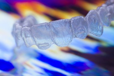 Görünmez plastik estetik dişçilik diş teli diş düzenleyicileri..