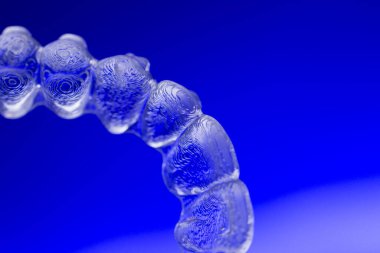 Görünmez plastik estetik dişçilik diş teli diş düzenleyicileri..