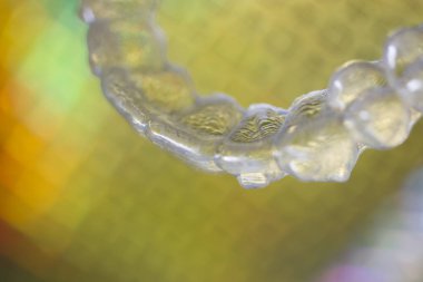 Görünmez plastik estetik dişçilik diş teli diş düzenleyicileri..