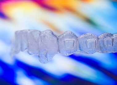 Görünmez plastik estetik dişçilik diş teli diş düzenleyicileri..