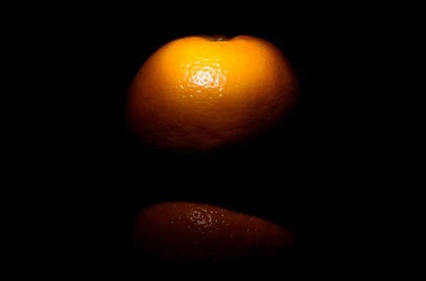 Fruit Orange Frais Bio Sur Fond Noir Foncé Photographie Alimentaire — Photo