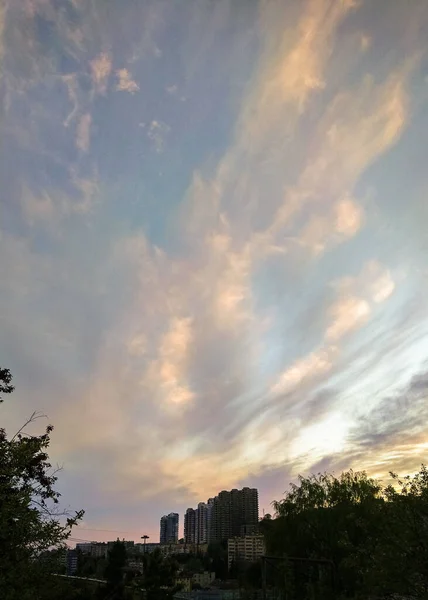 Felhők Melyeket Nap Világít Meg Tavasszal Szocsiban — Stock Fotó