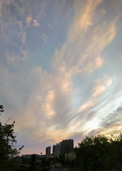 Nubes Iluminadas Por Sol Atardecer Primavera Sochi — Foto de Stock