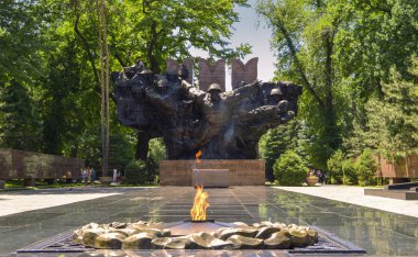 Almaty / Kazakistan, Haziran 2013: Parktaki anıt 28 Panfilov muhafızından sonra isimlendirildi