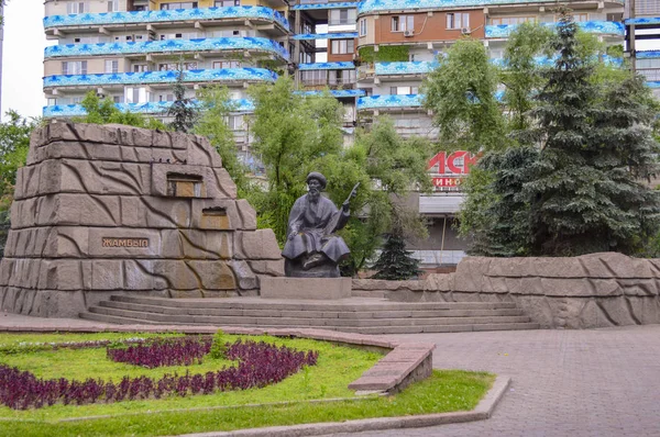 Almaty Kazajstán Junio 2013 Monumento Erigido Honor Del Poeta Soviético — Foto de Stock