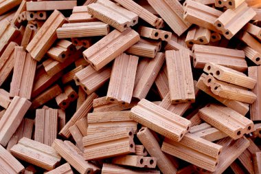  kazık kırmızı tuğla