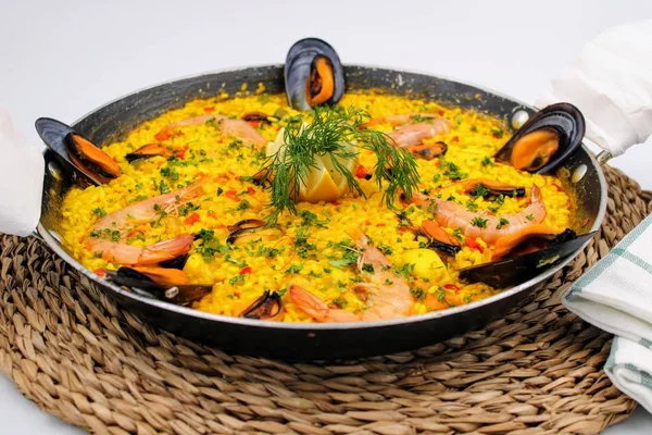 Pot with yellow rice and sea food — Stock Photo, Image