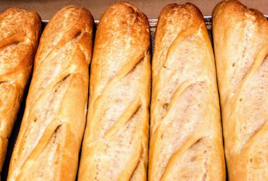 Taze pişmiş somun ekmek ve güzel altın rengi.