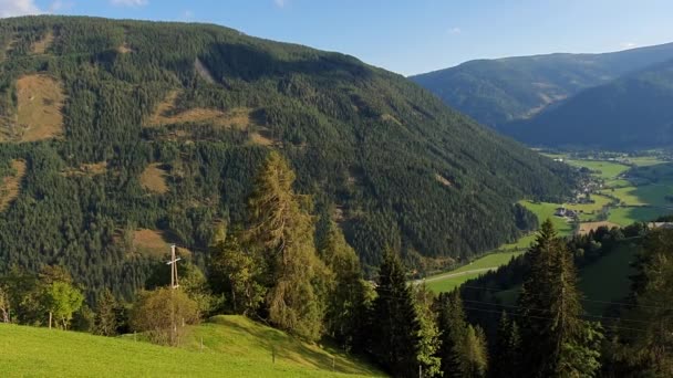 オーストリア カリンシア アルプス 天気の良い日 谷の景色 パノラマ 太陽の光 — ストック動画