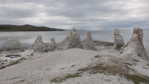 Acantilados Únicos Costa Los Trolls Desgastamiento Inusual Las Piedras — Vídeo de stock