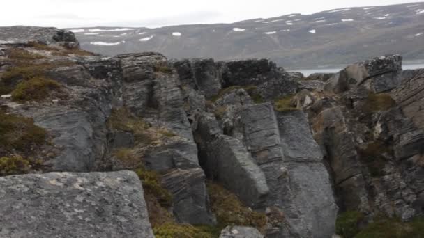 Stark Vind Brant Klippa Fjorden — Stockvideo