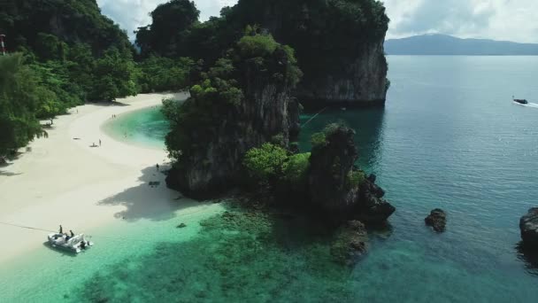 Flying Drone Coast Island Beach Separate Cliffs Vegetation Boats — Stock Video