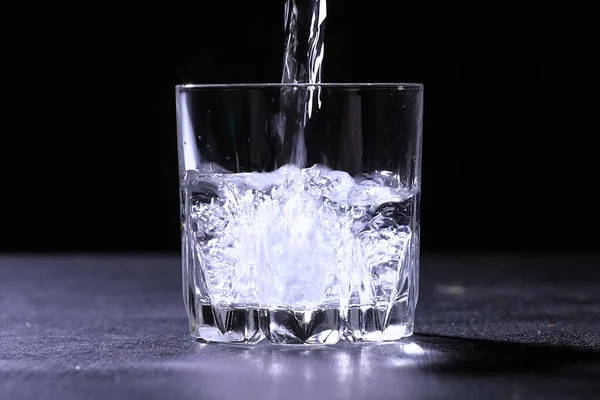 Transparent glass on the table in which water is poured. — Stock Photo, Image