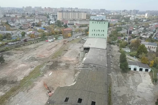 Antiguo ascensor, destrucción de la vieja terminal de grano, demolición — Foto de Stock