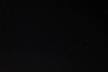 Gece gökyüzündeki yıldızların ve Süt 'ün yıldızlı arkaplan resmi