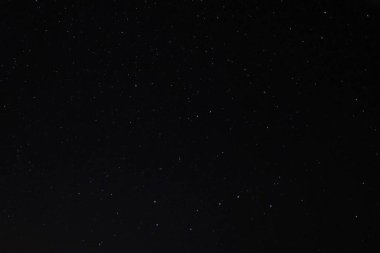 Gece gökyüzündeki yıldızların ve Süt 'ün yıldızlı arkaplan resmi