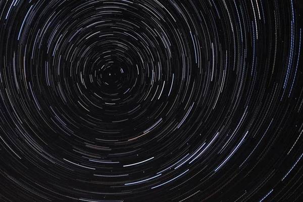 Long exposure starry sky, twisted tracks of stars. — Stock Photo, Image
