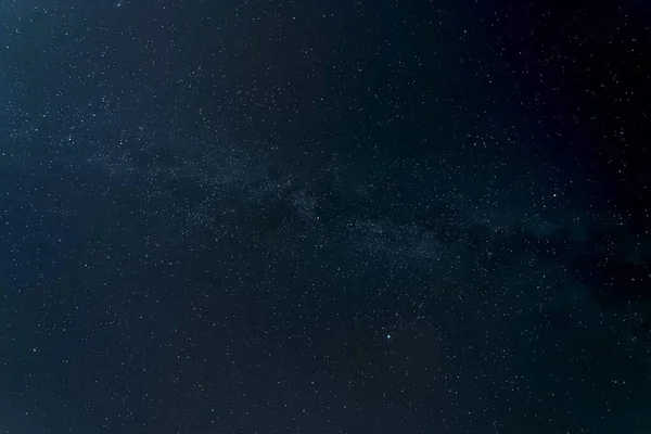 Gece gökyüzündeki yıldızların ve Süt 'ün yıldızlı arkaplan resmi — Stok fotoğraf