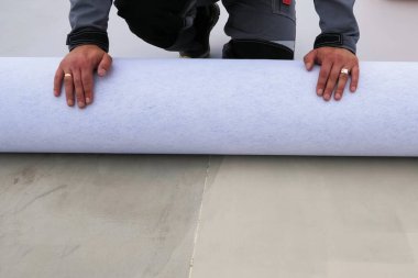 Çatı için polimer kaplama. Yuvarlak çatının yerleştirilmesi.