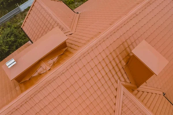 Corrugated metal roof and metal roofing. Modern roof made of met — Stock Photo, Image