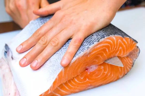 Salmão carniceiro, pedaço de salmão carne de peixe vermelho . — Fotografia de Stock