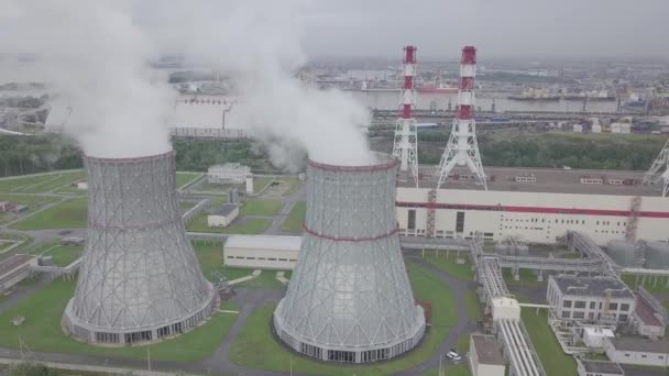 核电站蒸汽塔的升空 — 图库视频影像