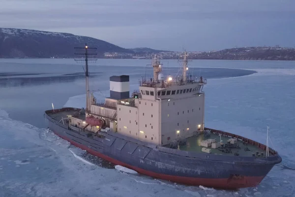 Ice-enpalled naldo, ice breaking ship.