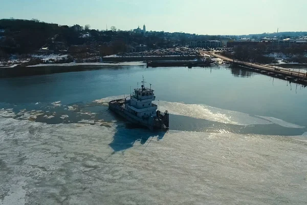 Ice-enpalled naldo, ice breaking ship.