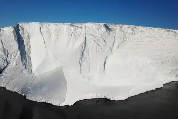 Antarktika 'nın buz dizileri. Antarktika 'daki buzdağları — Stok fotoğraf