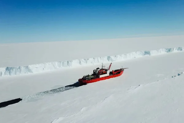 Ice-enpalled naldo, ice breaking ship.