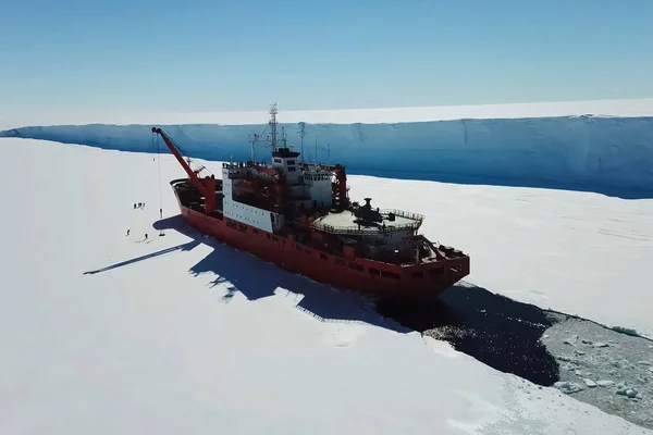 Ice-enpalled naldo, ice breaking ship. — Stock Photo, Image