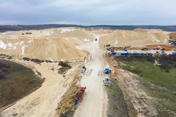 Cantera de arcilla, vista superior. Minería de arcilla en cantera . — Foto de Stock