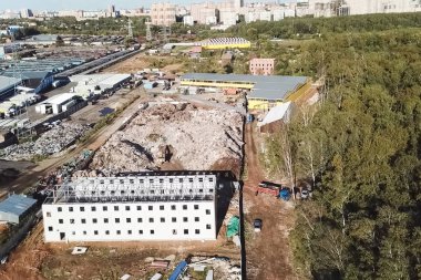 İnşaat atık deposu. İnşaat çöpü.