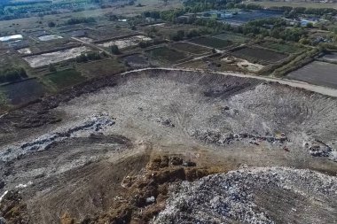 Çöplük, çöplük manzarası. Çöp Doldur.