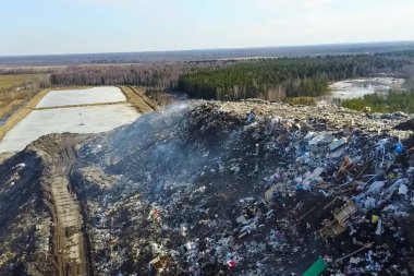Çöplük, çöplük manzarası. Çöp Doldur.