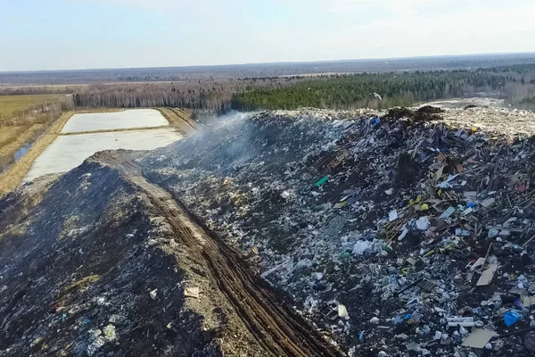 Wysypisko śmieci, najlepszy widok na śmieci. Składowisko odpadów. — Zdjęcie stockowe