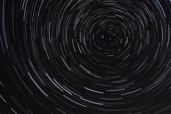 Long exposure starry sky, twisted tracks of stars. — Stock Photo, Image