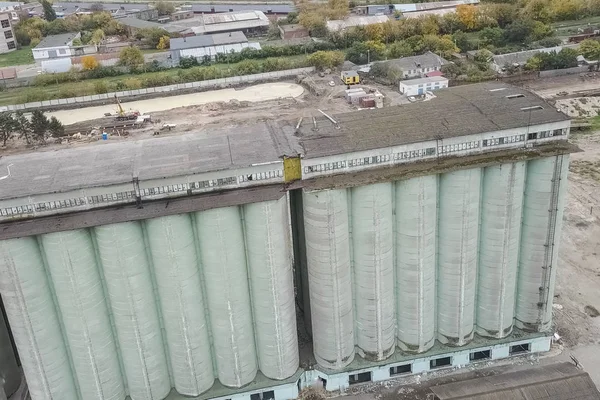 Vecchio ascensore, distruzione del vecchio terminal dei cereali, demolizione — Foto Stock