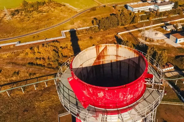 Tampo da tubulação da central térmica. Tubo de uma central eléctrica . — Fotografia de Stock