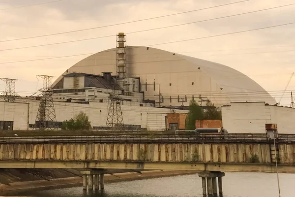 Skyddssarkofag vid fjärde kraftverket i Tjernobyl nu — Stockfoto