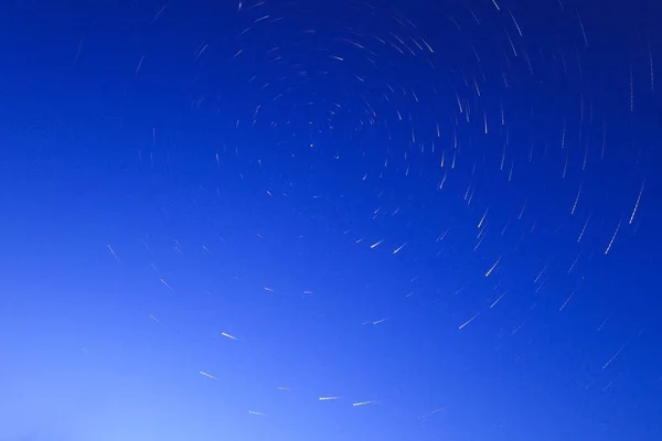 Imagen de fondo del cielo estrellado de estrellas en el cielo nocturno y la Vía Láctea . — Foto de Stock