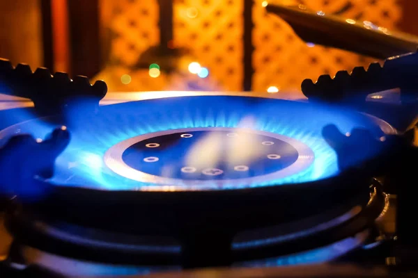 Burning gas stove. Blue flame of gas burner. — Stock Photo, Image